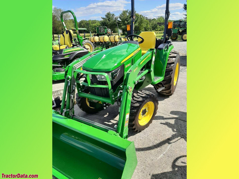 John Deere 3038E