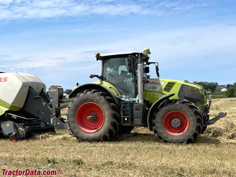 Claas Axion 880 baling, right side.