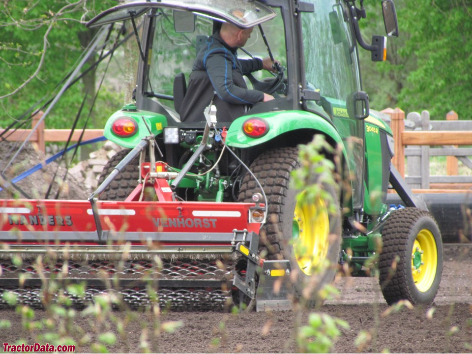 John Deere 3045R