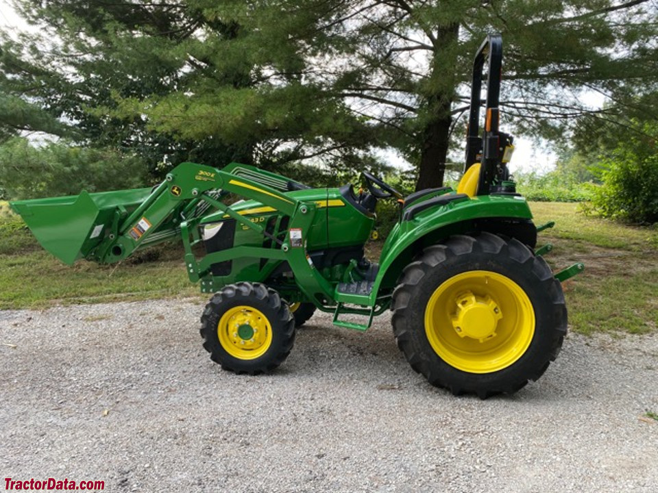 John Deere 3043D with R1 (bar tread) tires and rear hydraulics.