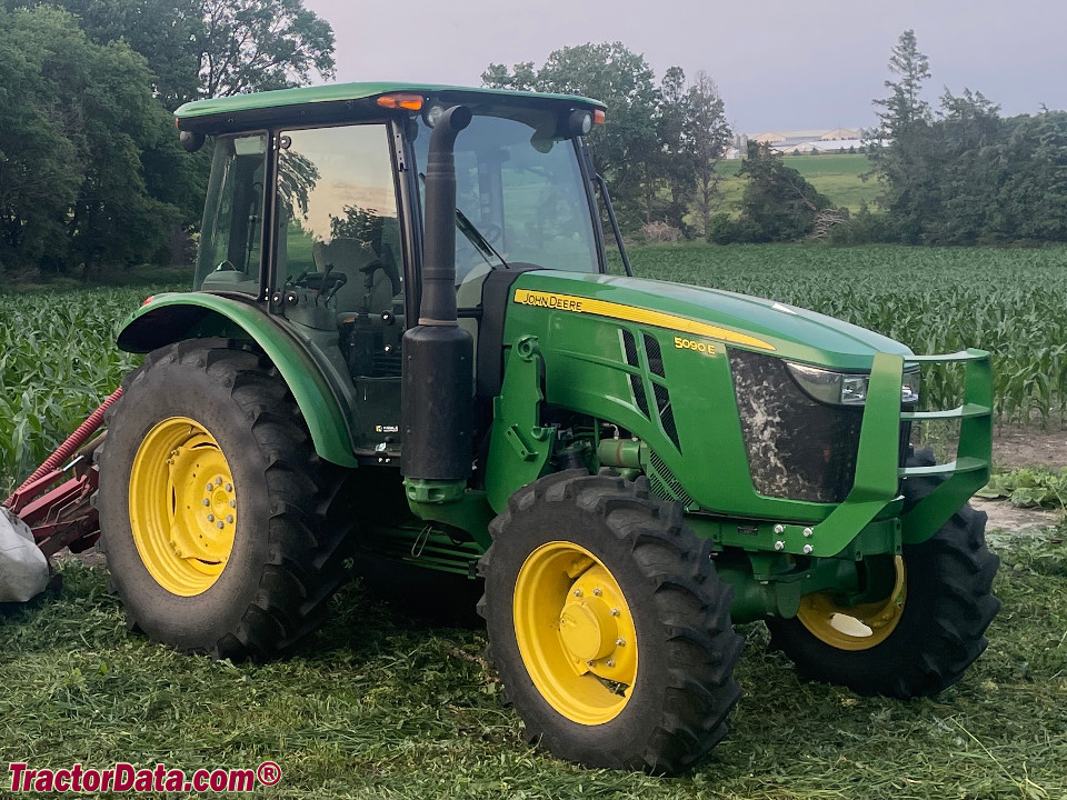 John Deere 5090E