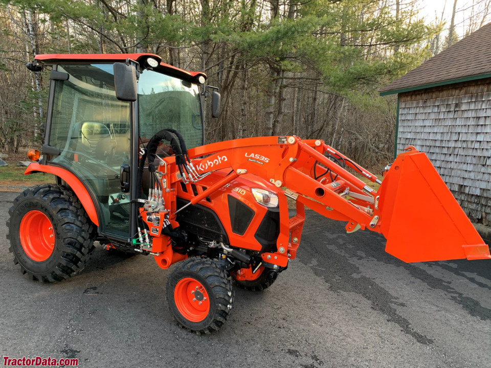 Kubota LX3310 with LA535 front-end loader.