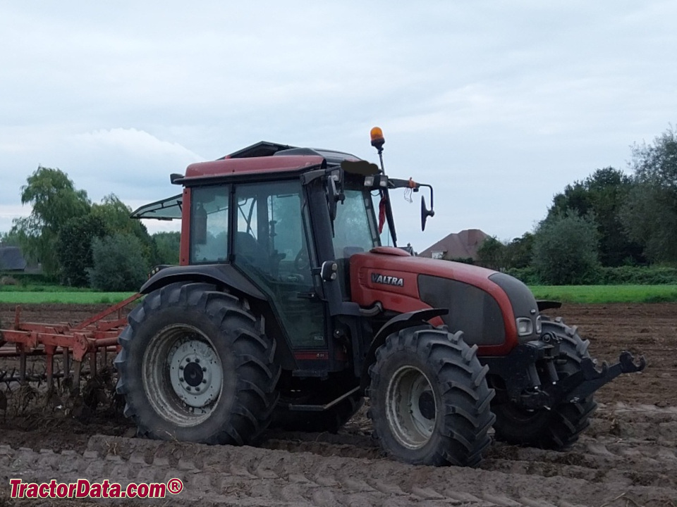 Valtra A95, right side.
