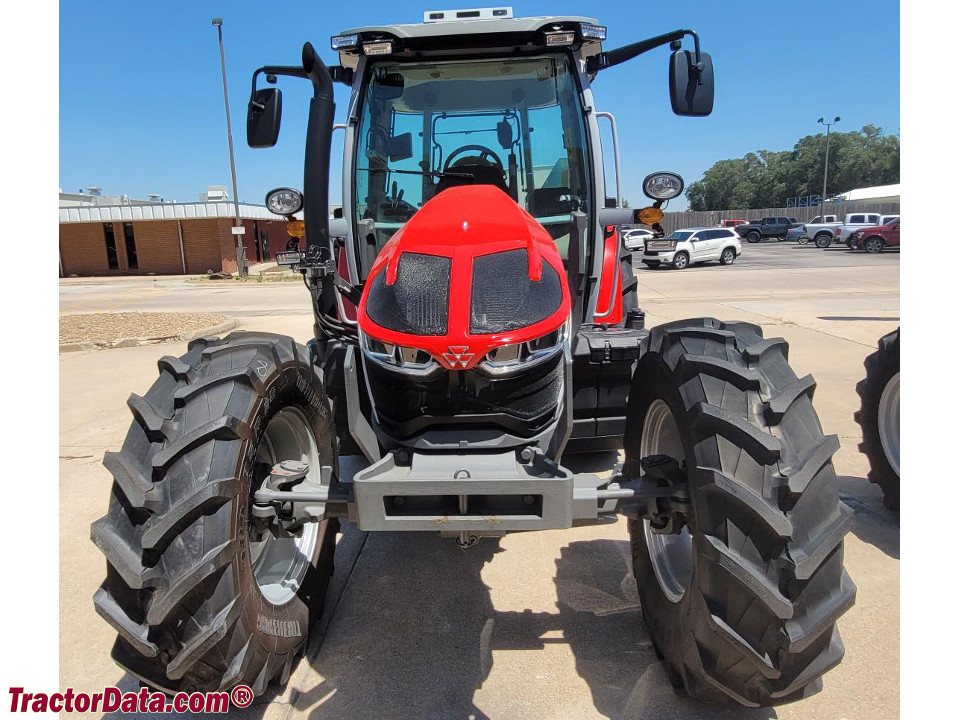 Massey Ferguson 5S.135
