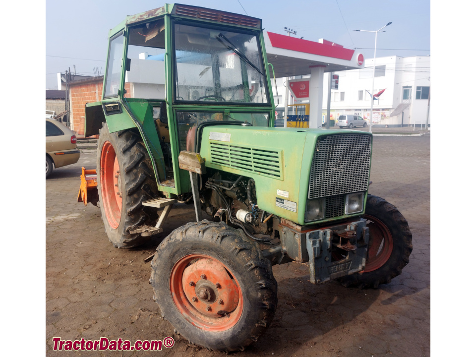 Fendt Farmer 104 LS tractor.