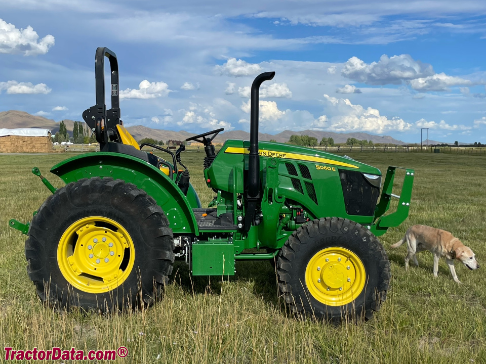 John Deere 5060E