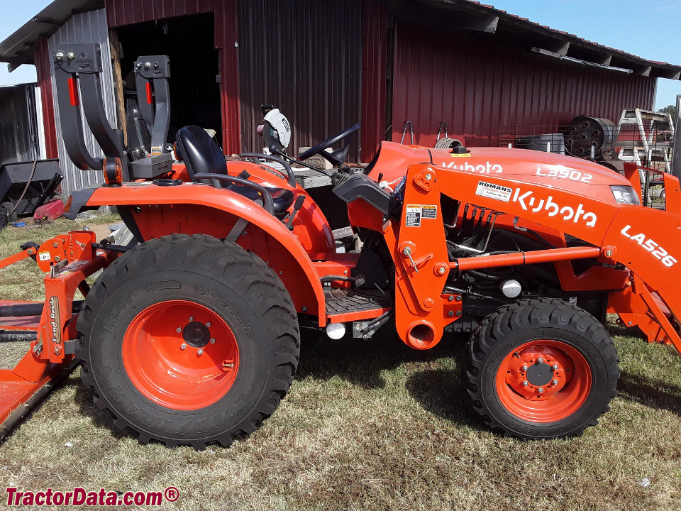 Kubota L3902