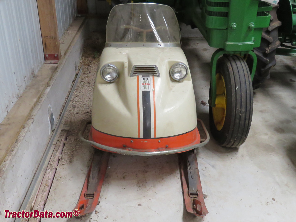 Ariens Arrow 300/III snowmobile, front view.